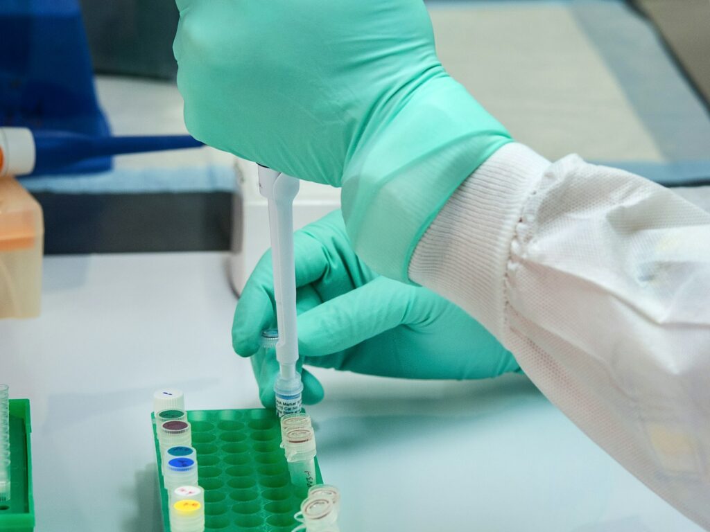 Quality control sample testing in laboratory